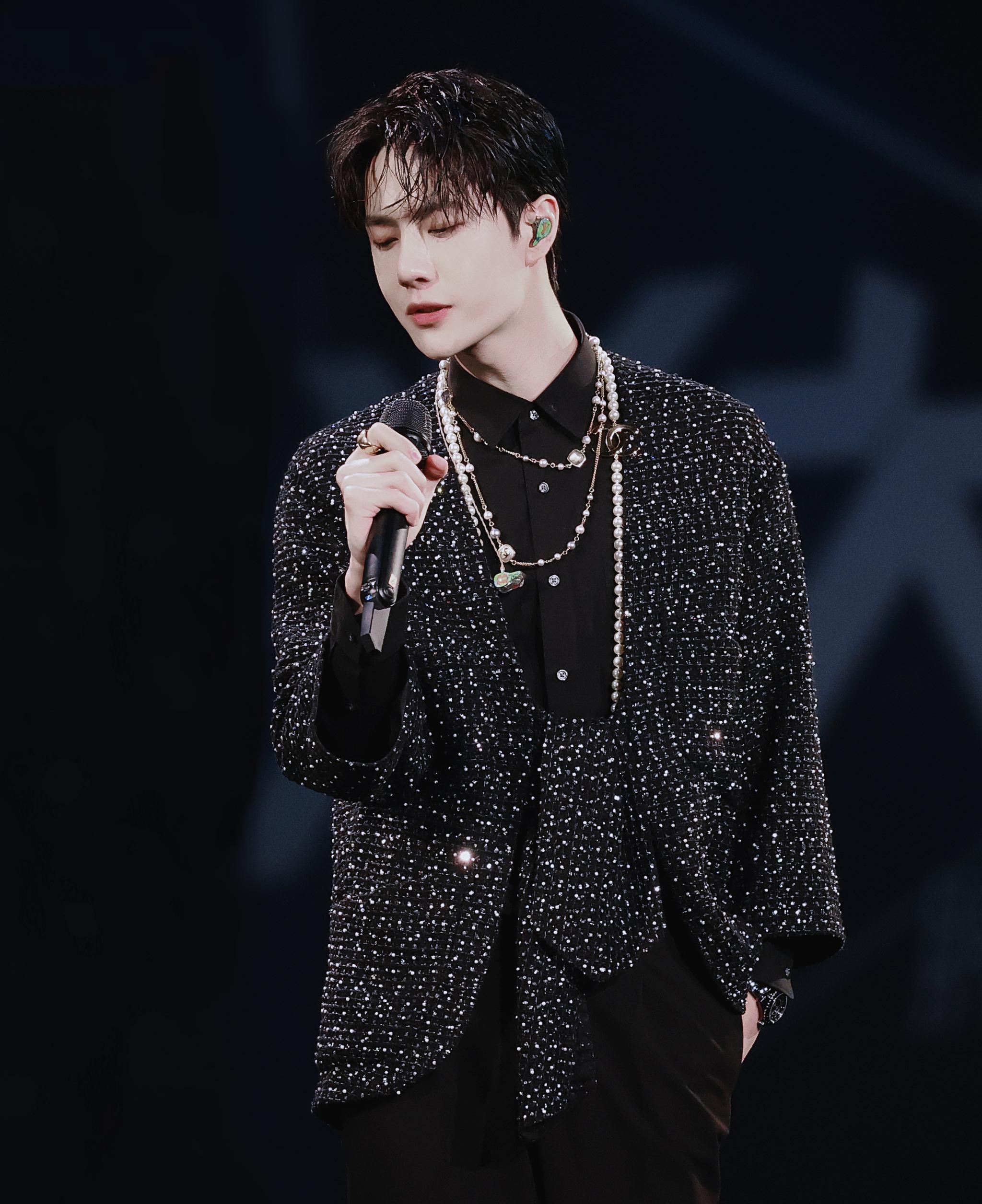 星光大赏,王一博演唱《熹微》