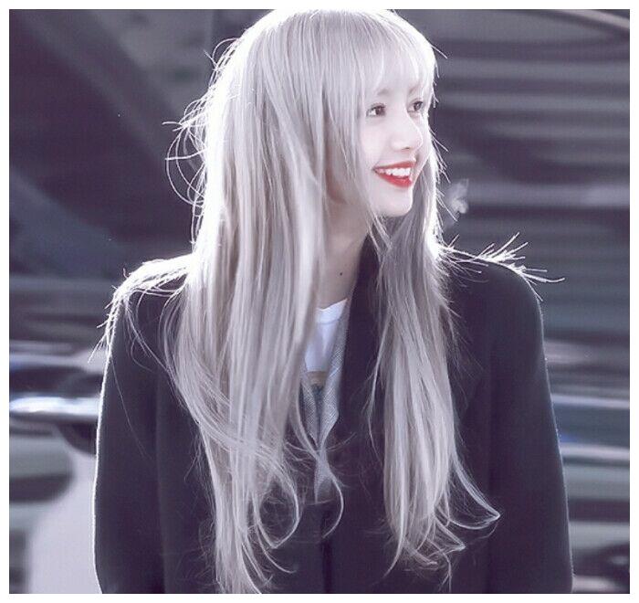 她才23岁,就成为国内人气最高的外籍艺人,当红小生李现都赞美她