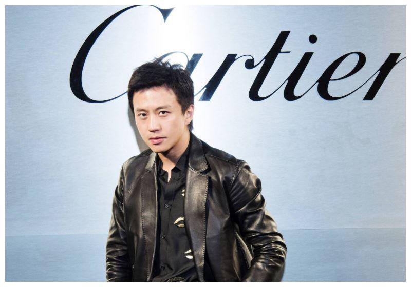 孙俪一个眼神就把邓超吓住了小动作看出两人在家中地位大不同