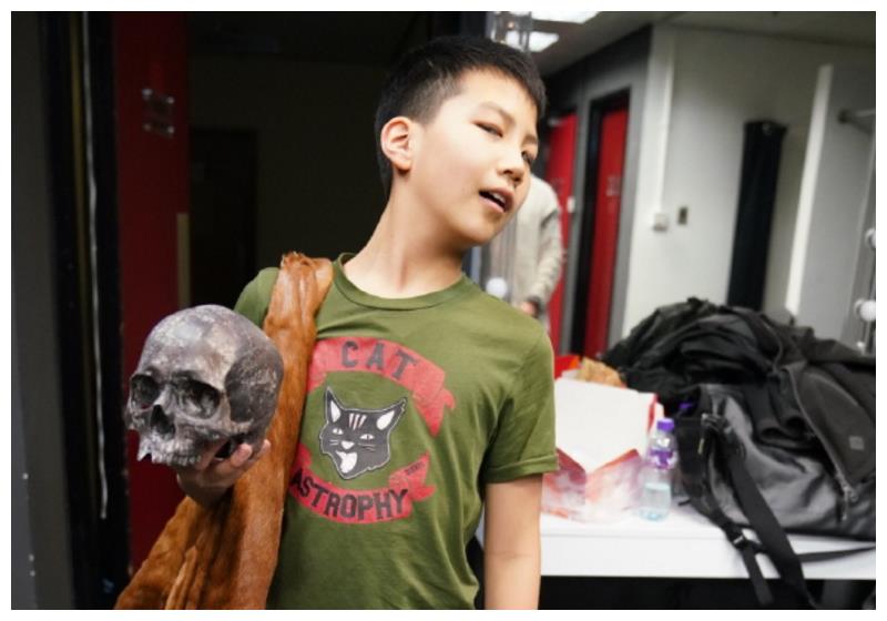 胡军儿子近照帅成易烊千玺,当看清他正面照后,网友:有个好妈妈