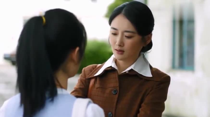 外滩钟声安安为了不让家散,故意学坏,被心生指责