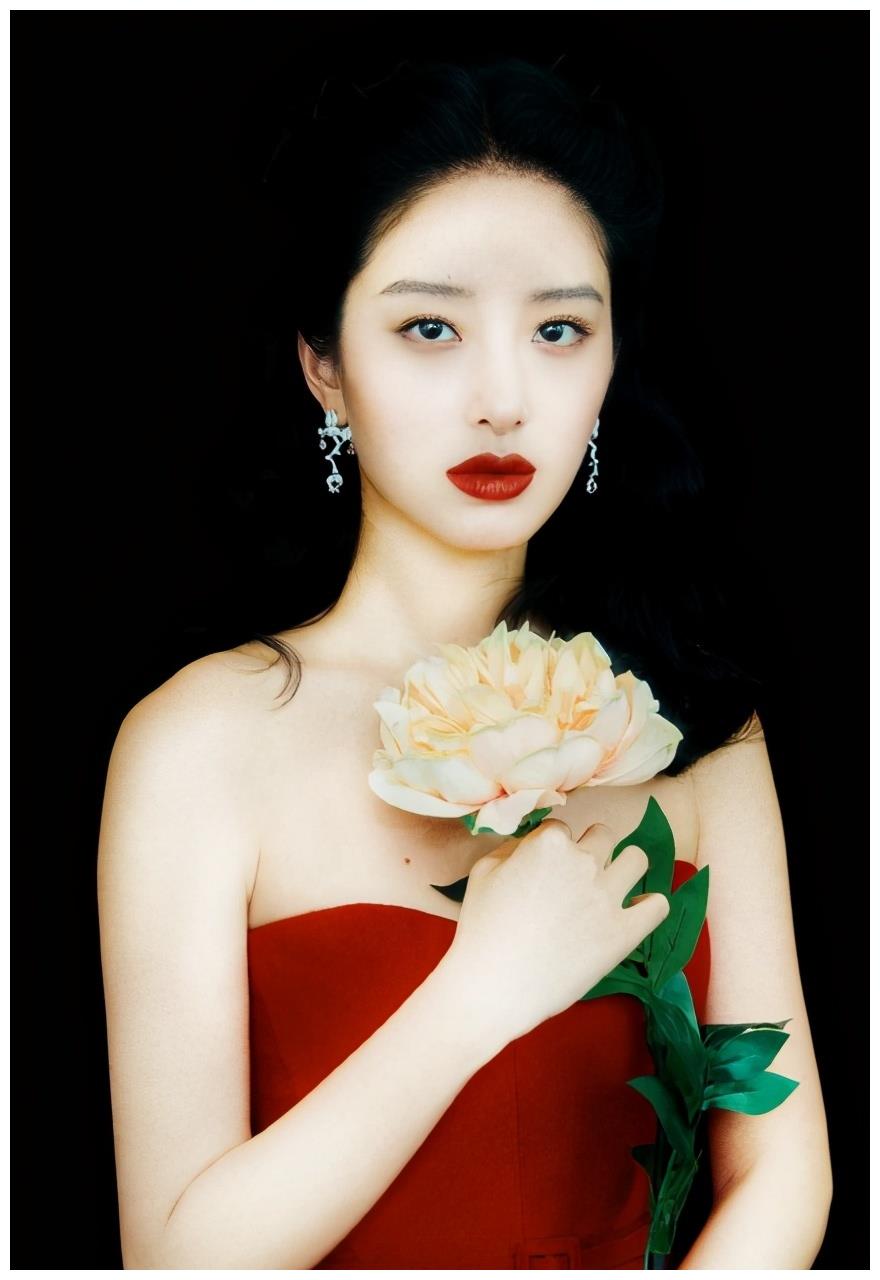 被网友称为"人间富贵花"的九位女明星,你最能get谁的颜呢?