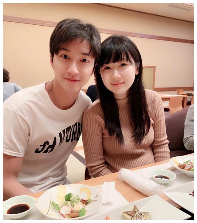 江宏杰正式复出不受离婚影响心情大好透露小孩目前由父母照看