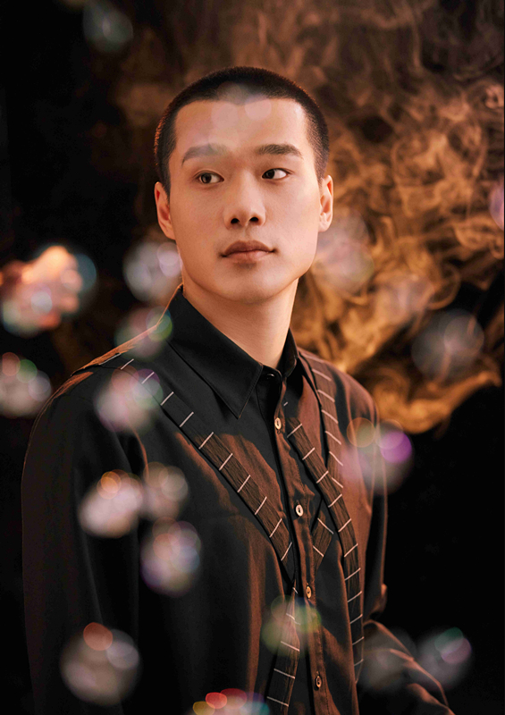 耿斯汉首专《躯壳_人生》上线 三重门概念mv释出自爱人生