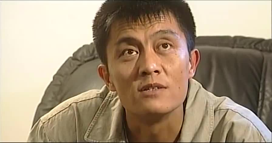 刑警本色:周莲有点聪明啊,明白了常闯的意思,拉电闸与常闯脱身