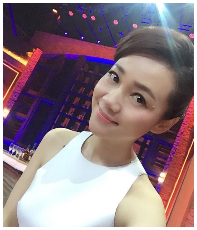 郭德纲不敢调侃的女人,"安徽卫视一姐"周群,今47岁成人生赢家