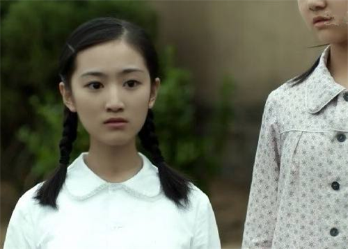 4/ 6不过《父母爱情》过去四年了,扮演青少年时期江亚菲的黄诗佳,之后