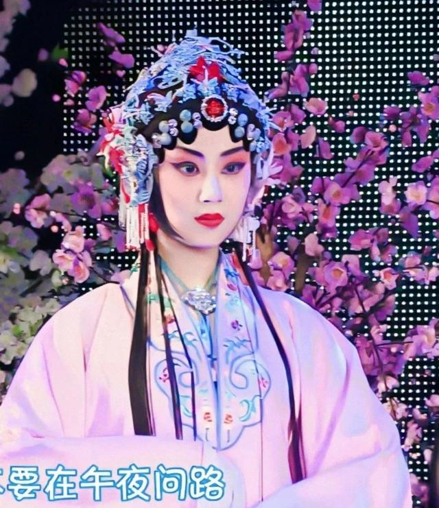 考古时间到,看看赵丽颖当年满脸的胶原蛋白,易姐流下了羡慕的泪水!