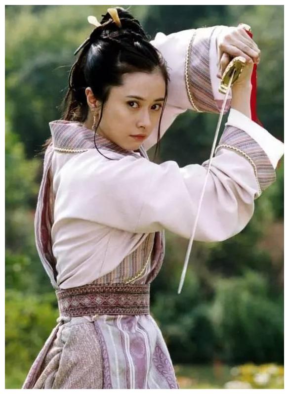 总是能够打动观众,不过真正使得何美钿爆红的还是天龙八部的师妹"钟灵