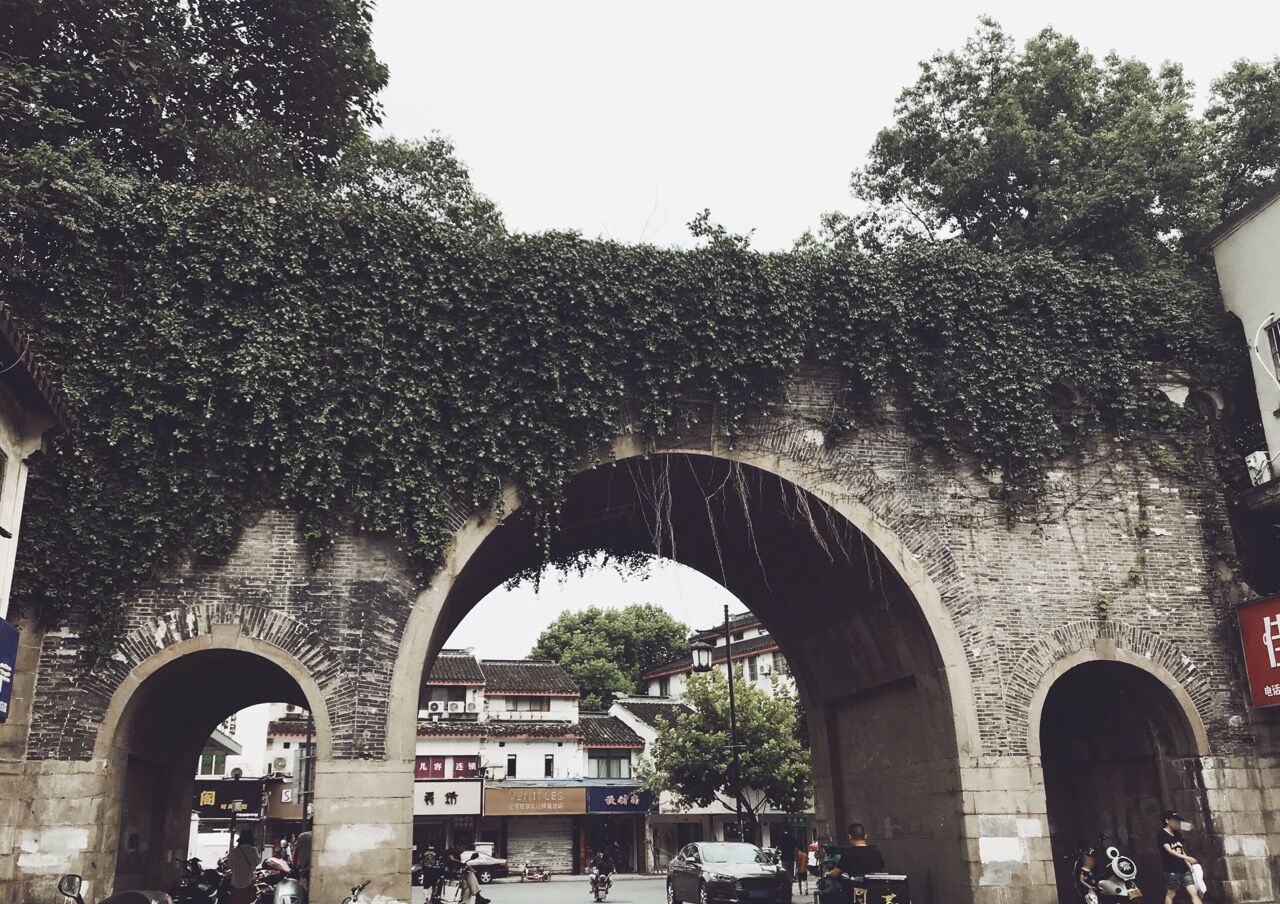 苏州古城区专诸巷,一条百年的古巷,随着时间的流逝,俞久弥珍