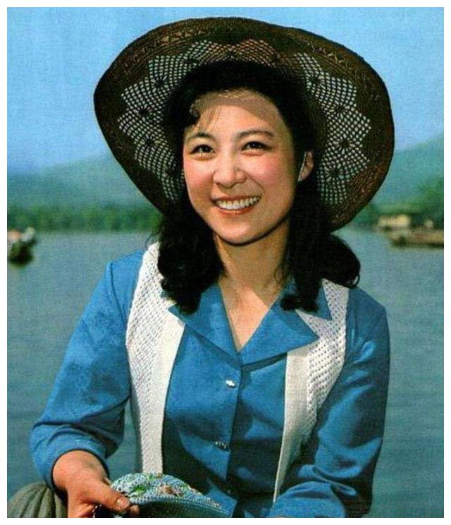 天下第一嫂王馥荔,金鹰节颁奖晚会自曝年龄71岁,惊艳全场