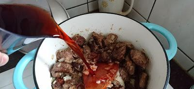 红酒炖牛肉,有人焯水有人直接炖?全不对!教你正确做法,太香了休闲区蓝鸢梦想 - Www.slyday.coM 红酒炖牛肉,有人焯水有人直接炖?全不对!教你正确做法,太香了休闲区蓝鸢梦想 - Www.slyday.coM