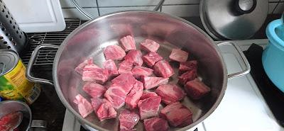 红酒炖牛肉,有人焯水有人直接炖?全不对!教你正确做法,太香了休闲区蓝鸢梦想 - Www.slyday.coM 红酒炖牛肉,有人焯水有人直接炖?全不对!教你正确做法,太香了休闲区蓝鸢梦想 - Www.slyday.coM