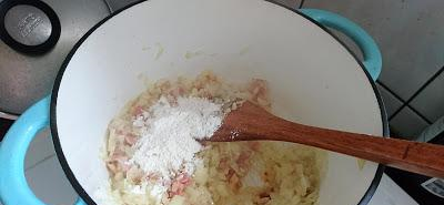 红酒炖牛肉,有人焯水有人直接炖?全不对!教你正确做法,太香了休闲区蓝鸢梦想 - Www.slyday.coM 红酒炖牛肉,有人焯水有人直接炖?全不对!教你正确做法,太香了休闲区蓝鸢梦想 - Www.slyday.coM