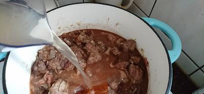 红酒炖牛肉,有人焯水有人直接炖?全不对!教你正确做法,太香了休闲区蓝鸢梦想 - Www.slyday.coM 红酒炖牛肉,有人焯水有人直接炖?全不对!教你正确做法,太香了休闲区蓝鸢梦想 - Www.slyday.coM