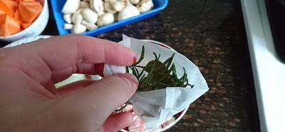 红酒炖牛肉,有人焯水有人直接炖?全不对!教你正确做法,太香了休闲区蓝鸢梦想 - Www.slyday.coM 红酒炖牛肉,有人焯水有人直接炖?全不对!教你正确做法,太香了休闲区蓝鸢梦想 - Www.slyday.coM