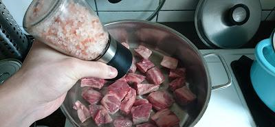 红酒炖牛肉,有人焯水有人直接炖?全不对!教你正确做法,太香了休闲区蓝鸢梦想 - Www.slyday.coM 红酒炖牛肉,有人焯水有人直接炖?全不对!教你正确做法,太香了休闲区蓝鸢梦想 - Www.slyday.coM