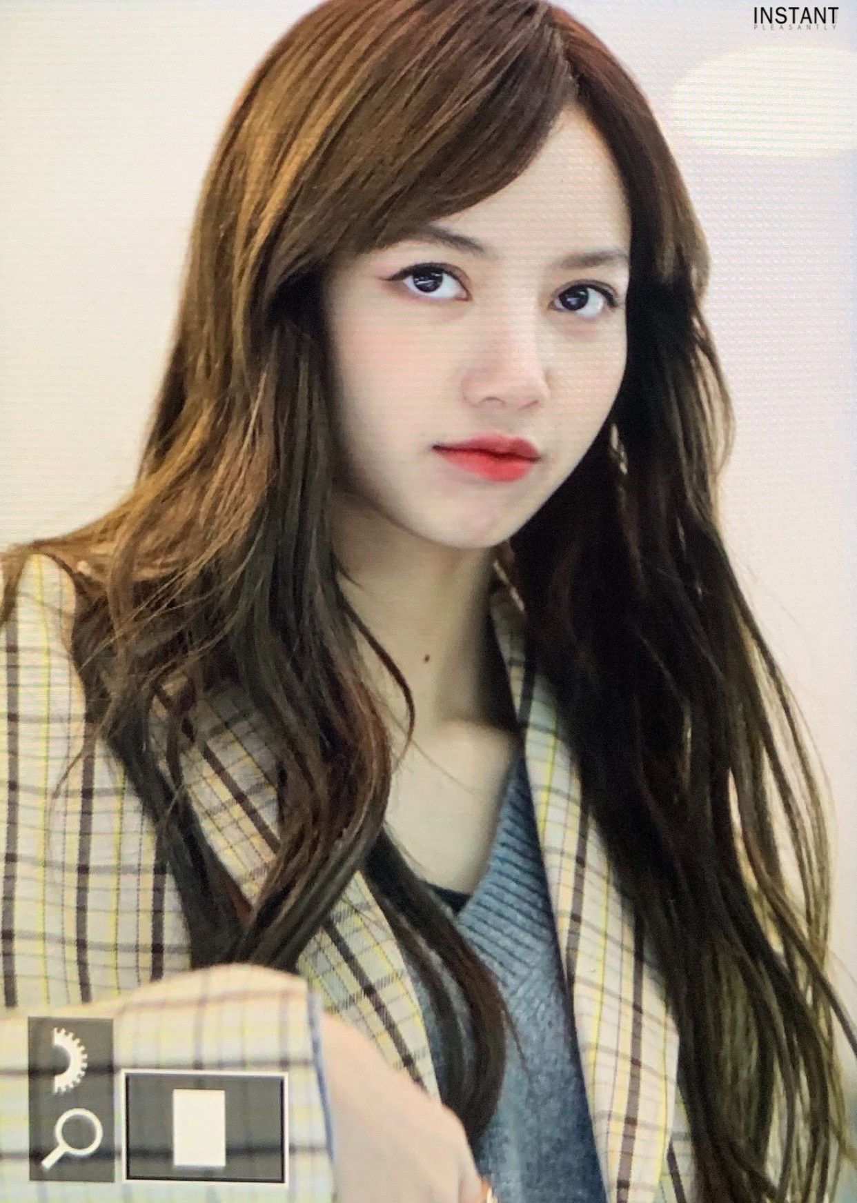 lisa斜刘海露额头,新发型你爱了吗