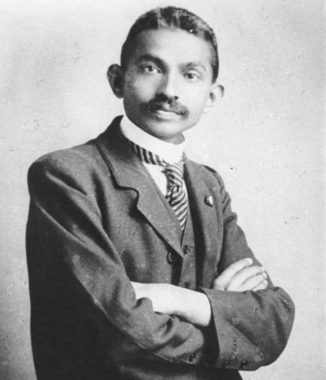 "圣雄"甘地的"非暴力不合作"运动:打不还手,骂不还口