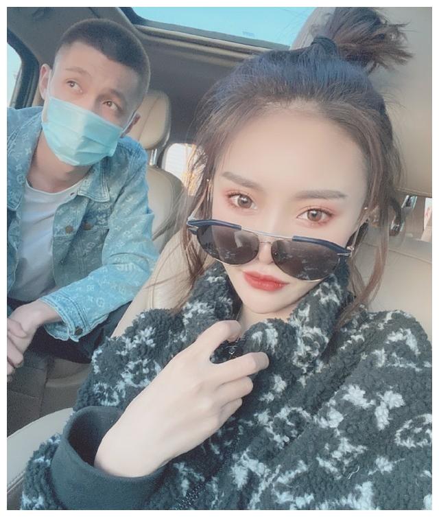 段宏楠离世后其账号再次开播,人气超过百万,看清是谁