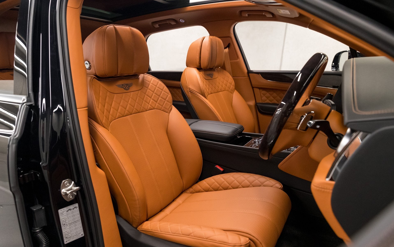 威武霸气的外观,海外实拍宾利添越!