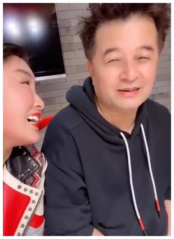 毕福剑近况曝光模样颓废被疑抱二胎儿子出镜真相是闹乌龙