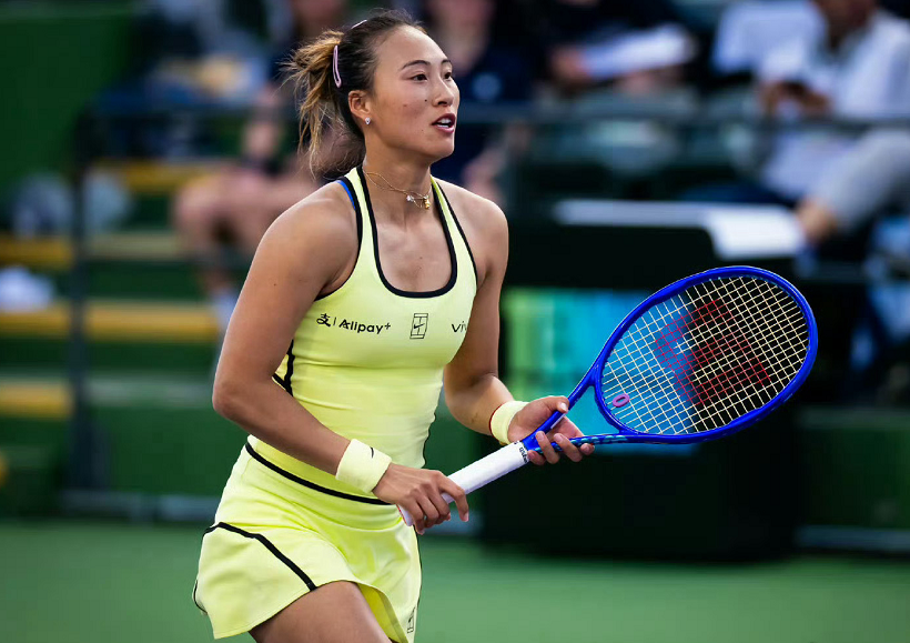 胜利虽迟但到！郑钦文首秀过关，战凯斯时间确定被称是真正挑战