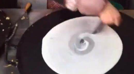 男子街边买煎饼,加了20个鸡蛋,最后大姐把煎饼做成了这样!休闲区蓝鸢梦想 - Www.slyday.coM 男子街边买煎饼,加了20个鸡蛋,最后大姐把煎饼做成了这样!休闲区蓝鸢梦想 - Www.slyday.coM