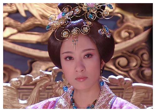 朱祐樘一生下来,他的母亲因担心他被万贵妃迫害,转交给太监在安乐堂内