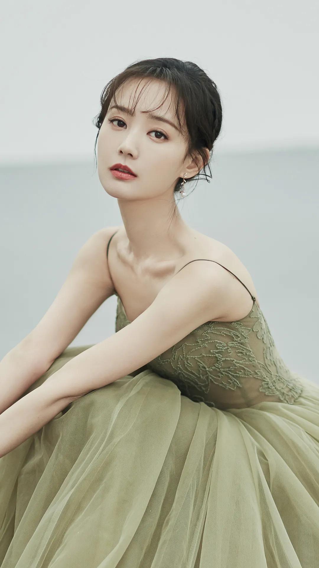 女星李一桐美照