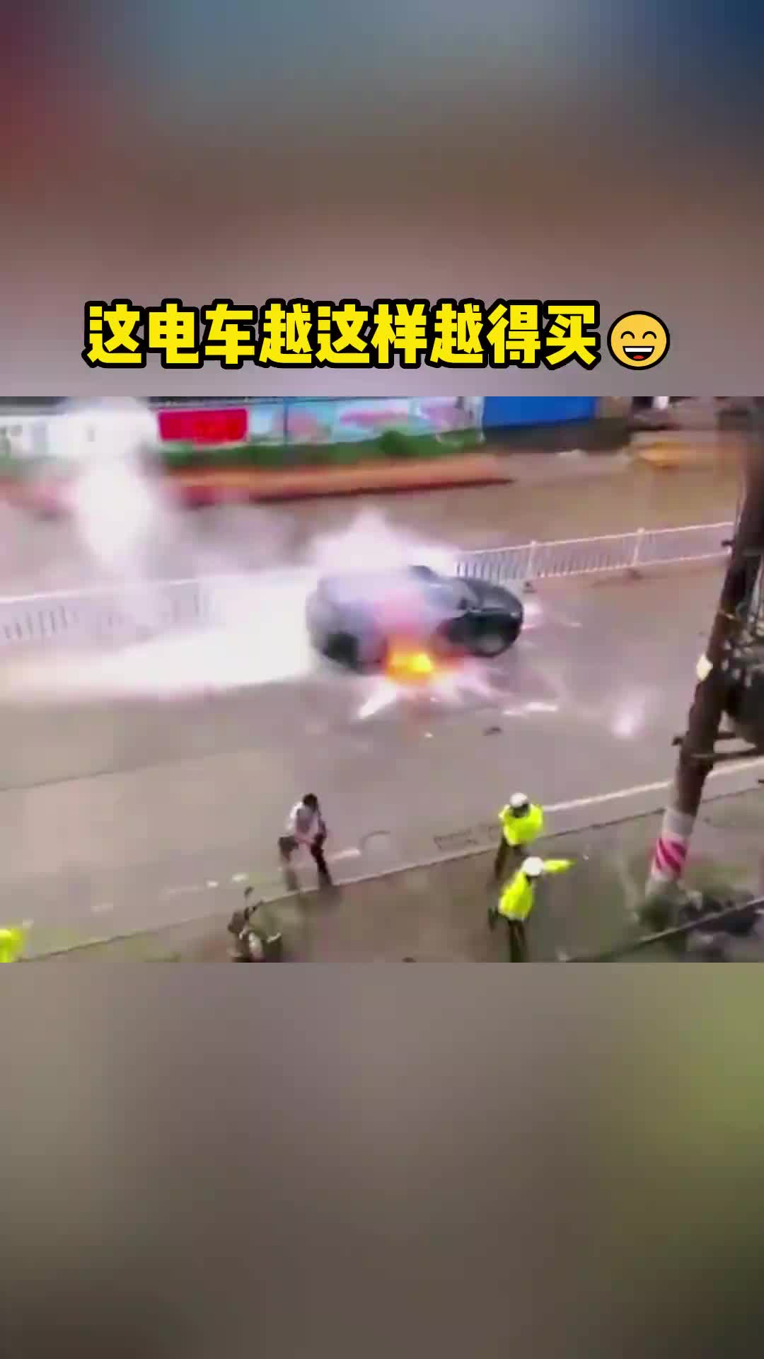 这是阿杜在车底下呢