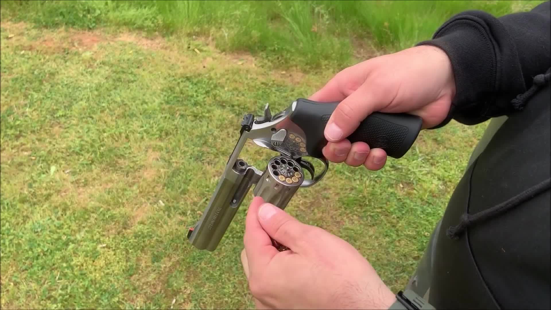 史密斯韦森617左轮手枪,点22lr小口径弹药供弹10发,靶场实测