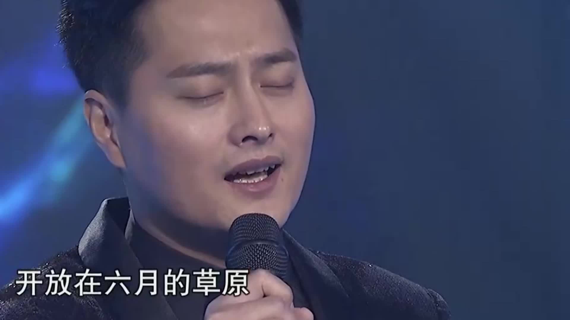 云飞再唱《马兰花》,嗓音优雅迷人,百听不厌