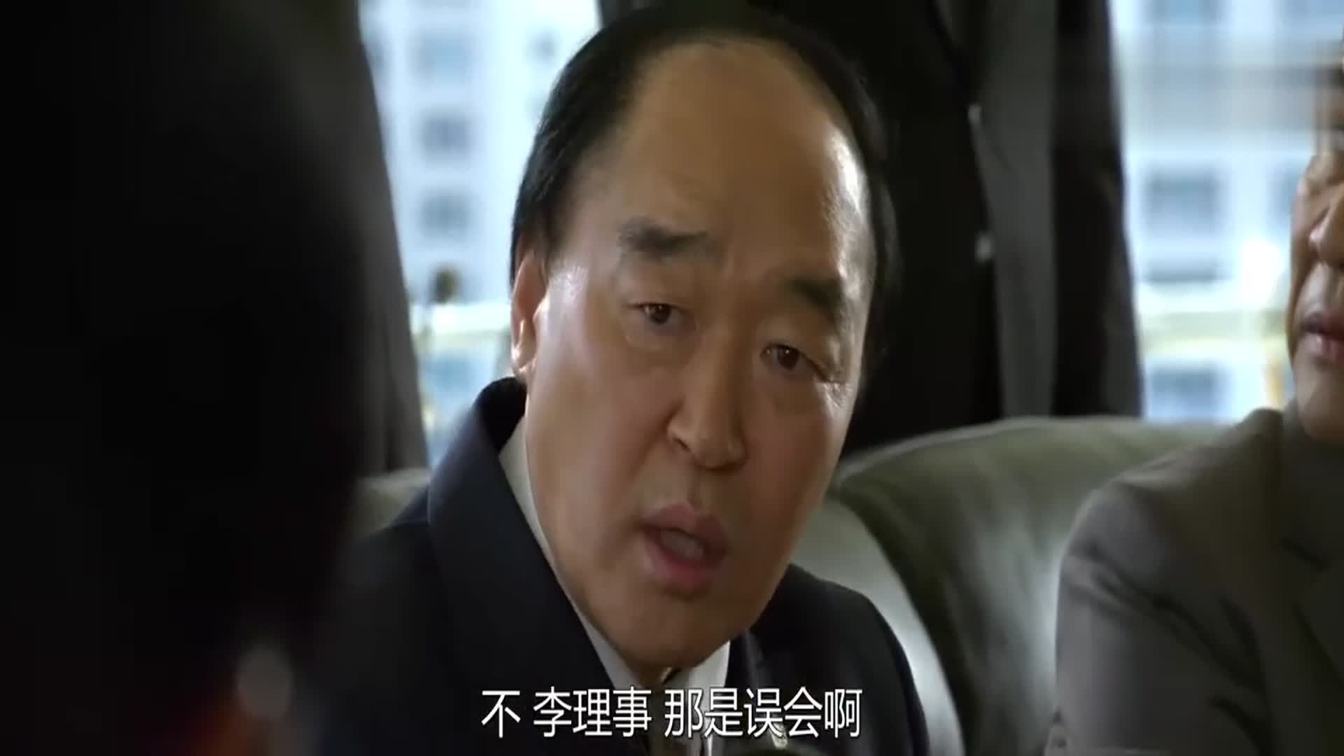 新世界混黑社会讲究狠一群黑老大惧怕一个年轻人