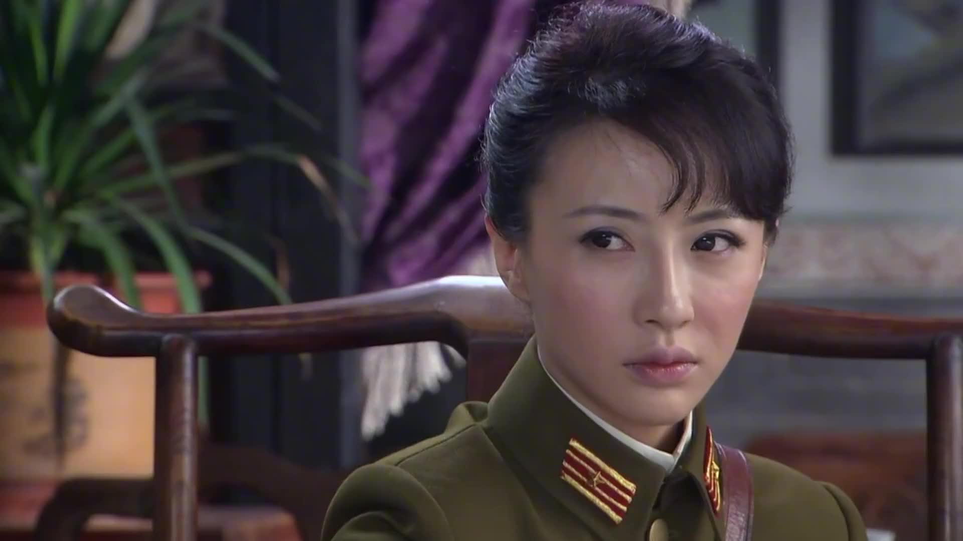 傻小子假意投降鬼子把女少佐当仆人使唤太解气了