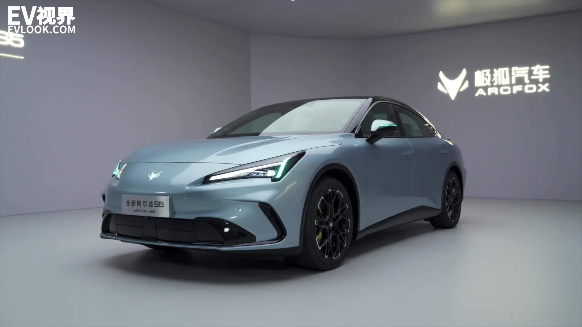 视频：极狐全新阿尔法S5！年轻人那个最好的出行搭子