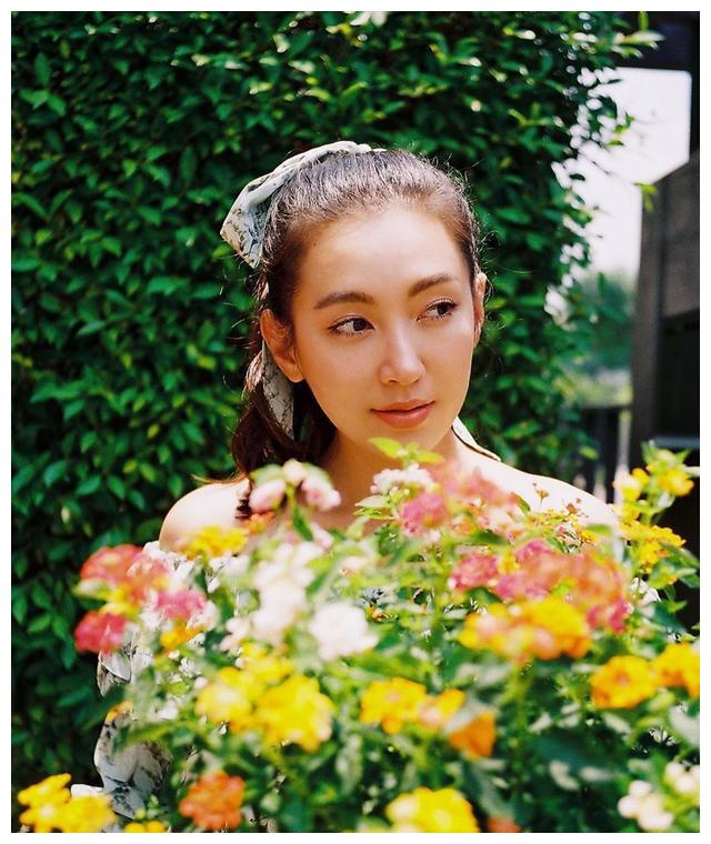 法学硕士变身知名演员,泰国女神蓝妮·卡彭,又优秀又努力