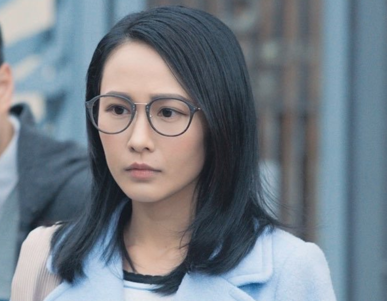 因看分娩短片而害怕顺产英皇小花汤怡直言威胁老公陪同进产房