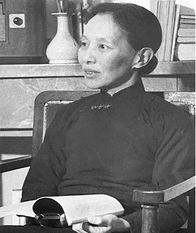 死后墓碑遭人侮辱,刷漆臭骂,至今字迹仍在|侮辱|冰心|吴山_新浪新闻