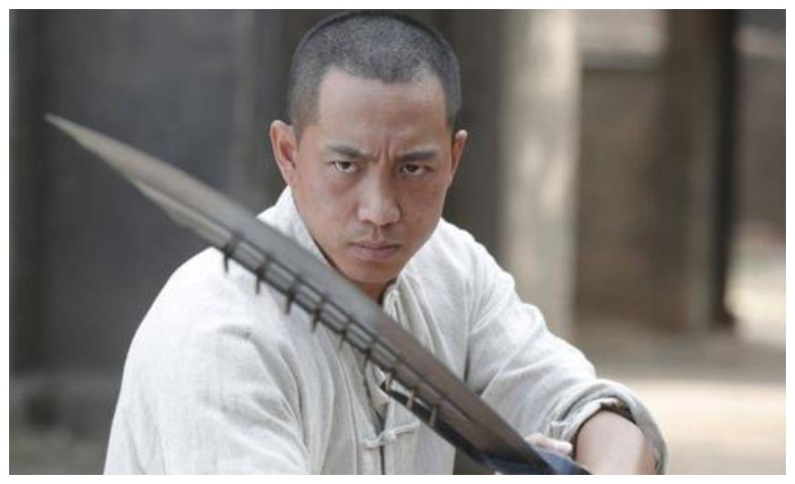 他演特种兵大火后,却因意外淡出荧屏,今40岁娶了她走上人生巅峰