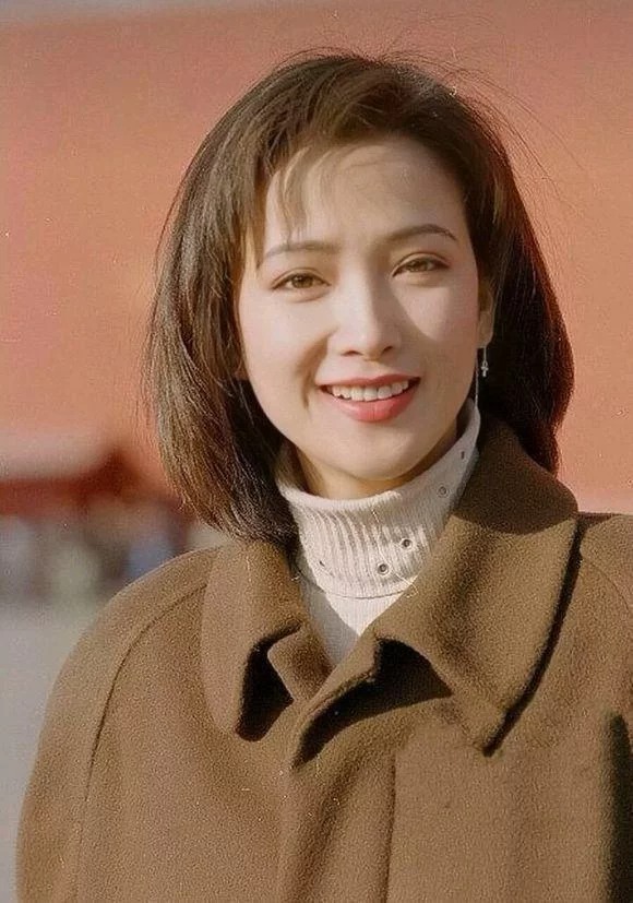 她是唯一演全四大名著的人,因长相美在车站被发掘,现在依然很美休闲区蓝鸢梦想 - Www.slyday.coM 她是唯一演全四大名著的人,因长相美在车站被发掘,现在依然很美休闲区蓝鸢梦想 - Www.slyday.coM