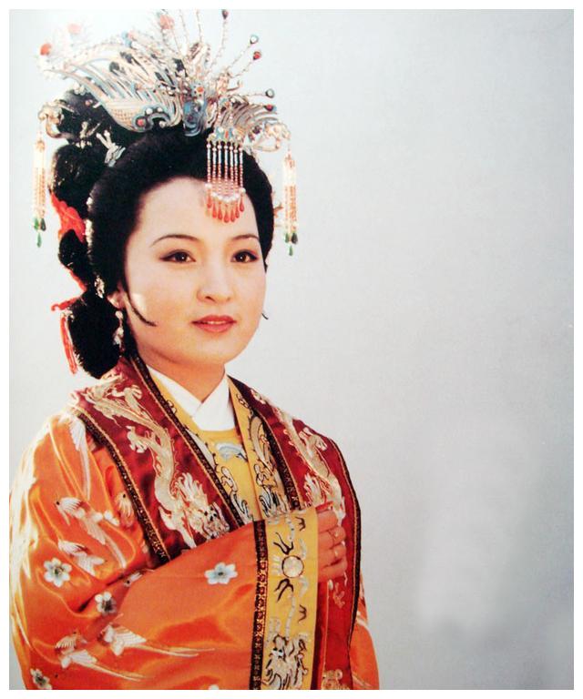 在87版《红楼梦》中,元春的戏份虽不多,但戏却非常重,可以这么说,贾府