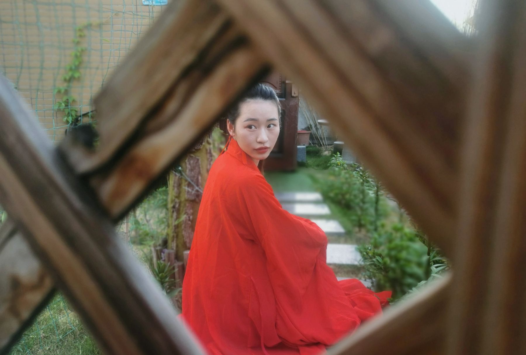 广元最漂亮的红衣女子,长发飘飘女神范十足,让人过目难忘!