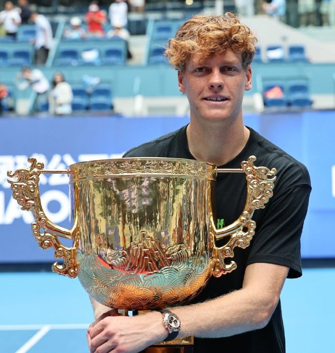 辛纳二度封王媲美两巨头，张之臻自找输球原因，大富会师二富