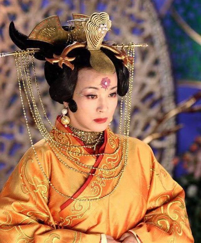 《西游记》里王母娘娘是玉帝的老婆还是母亲呢?