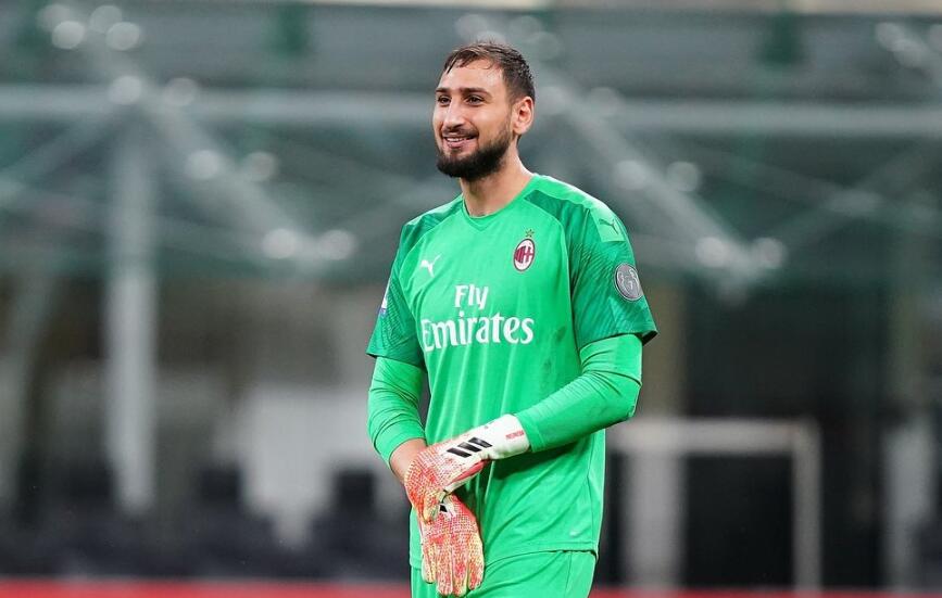 背后高人指点伊布多纳鲁马搭直升机求教,续约米兰只差一步