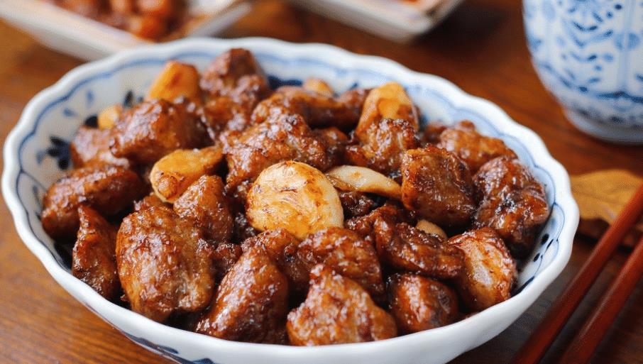 爆红的蒜香牛肉粒,颗颗香美入味,一口气能吃两碗饭__财经头条