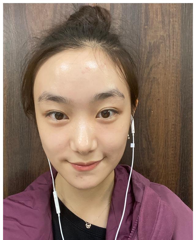 孙俪妹妹素颜自拍高清怼脸颜值太能打和孙俪同款大脑门