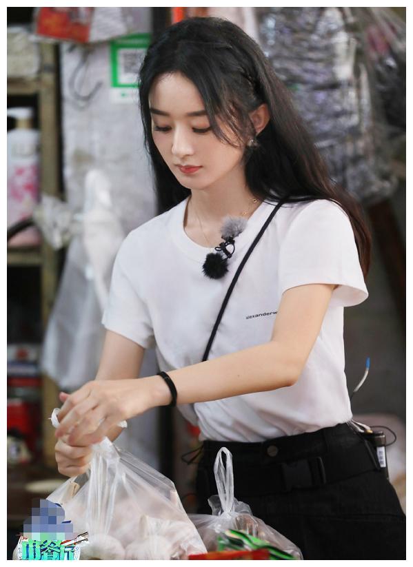 赵丽颖《中餐厅》,干活超认真,自拍的表情亮了