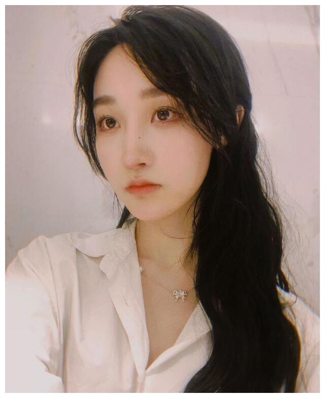 网曝郭子凡罗奕已分手,男方凌晨上线取关,女方发文似有深意